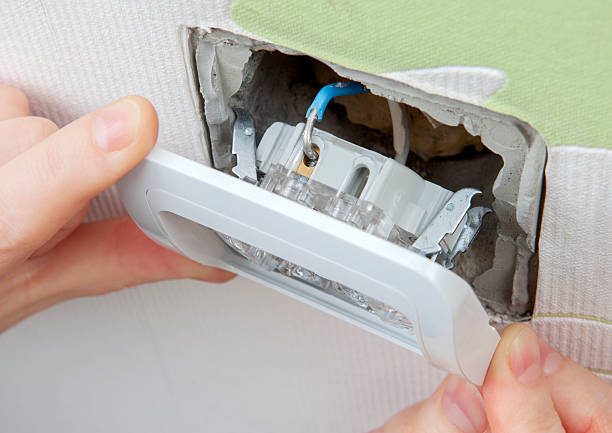 replace wall switch Inserting light switch into electrical box