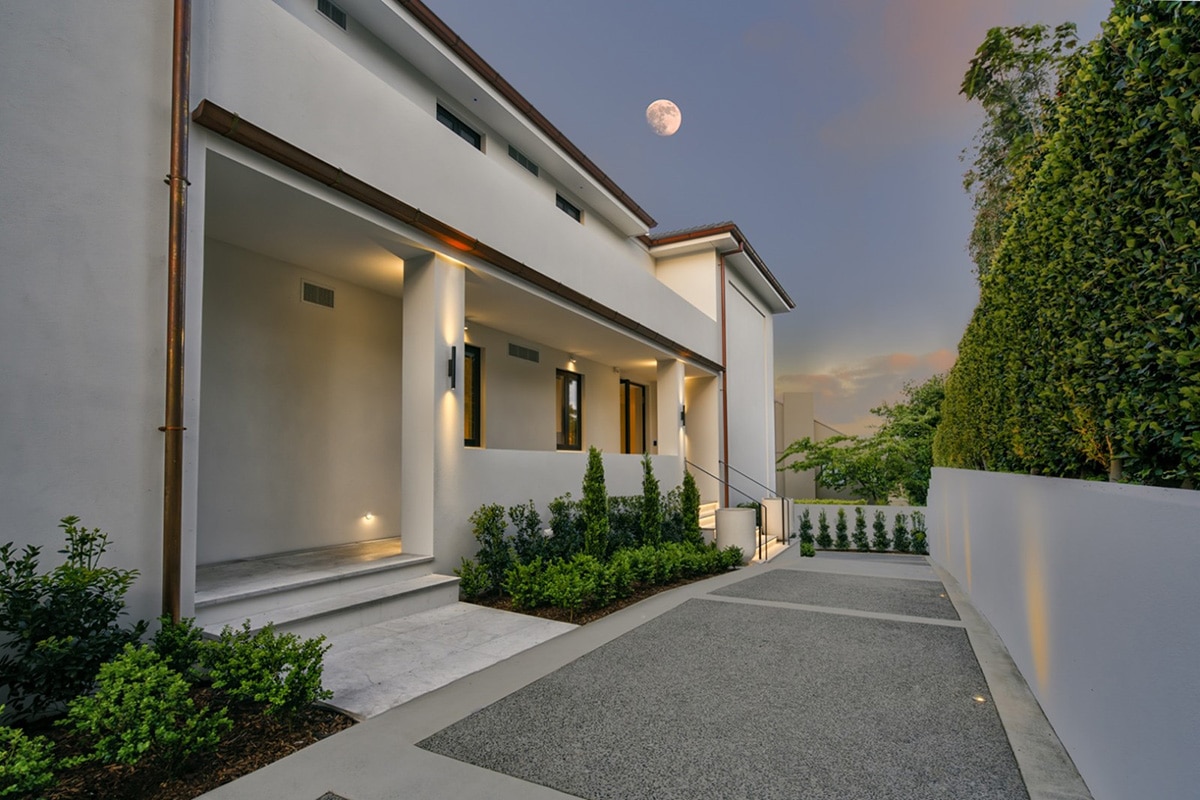Outdoor lighting for Victoria Avenue house