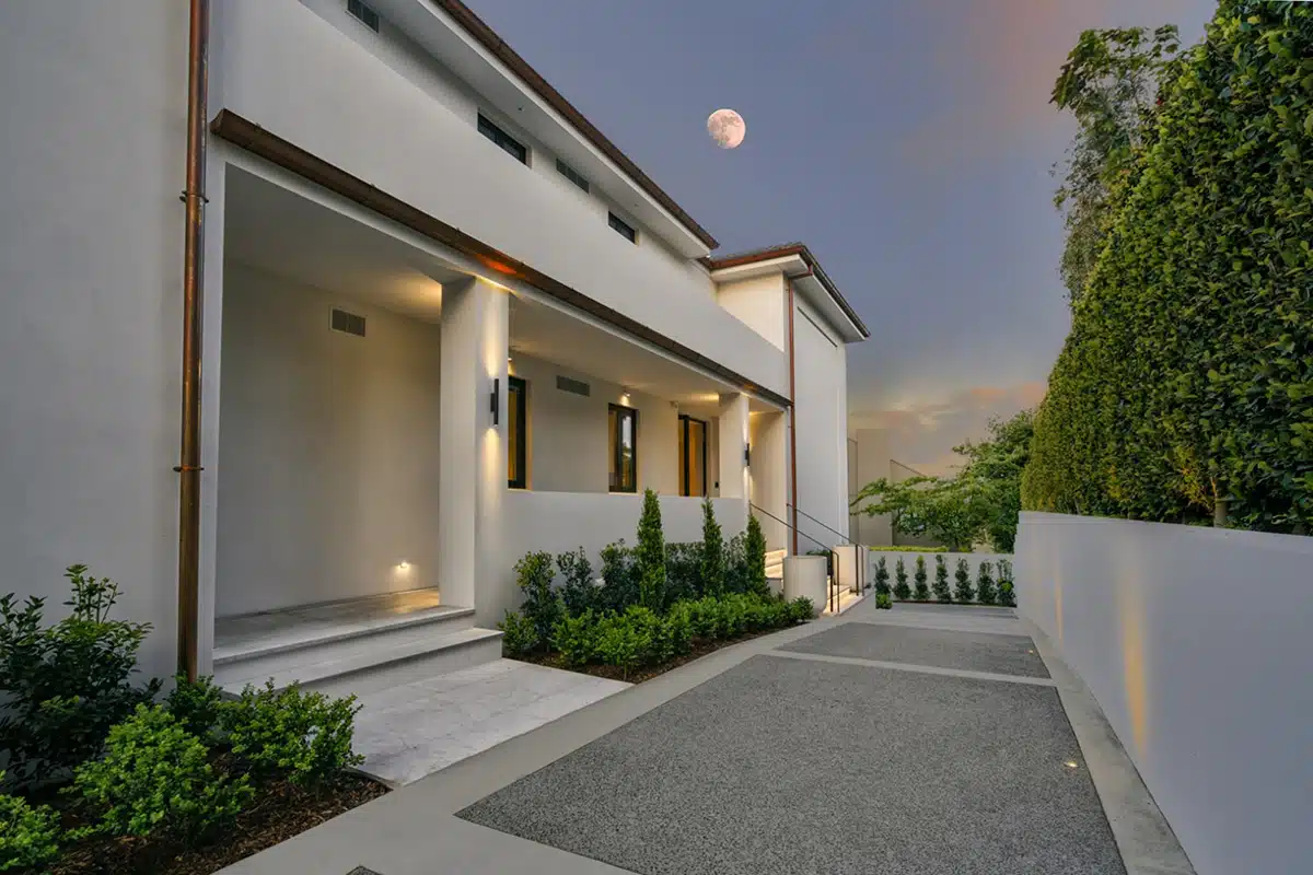 Outdoor lighting for Victoria Avenue house