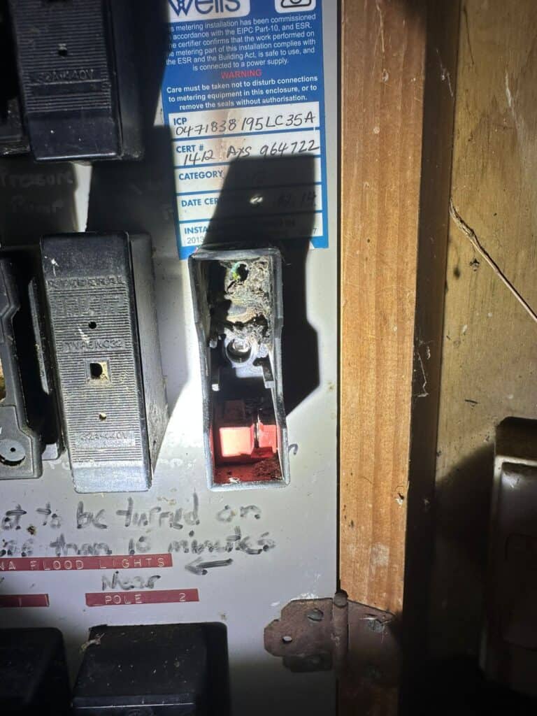 French Electrical electrician checking why an RCD keeps tripping
